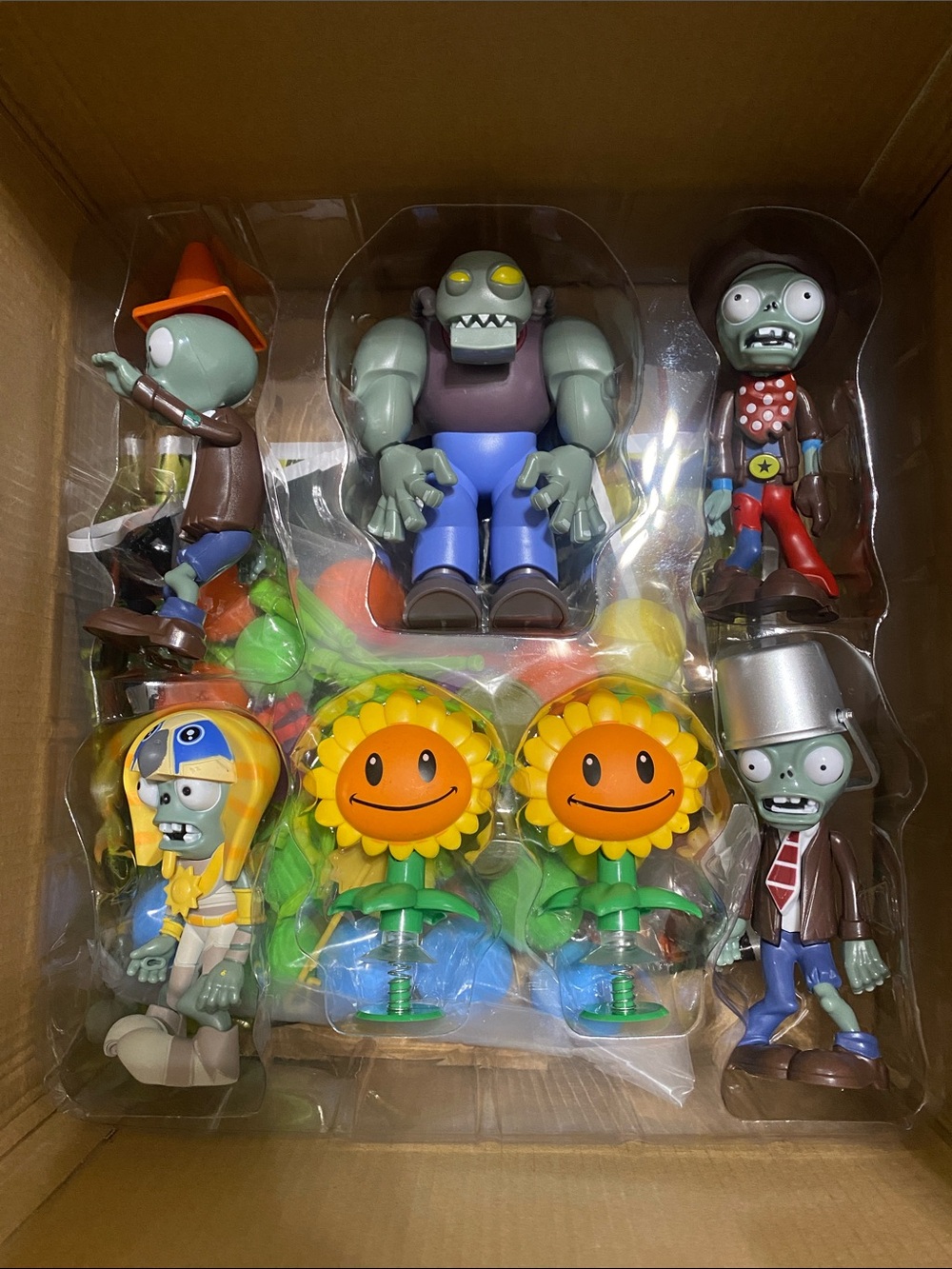 Plants Vs. Zombies Complete Set - Figure Toy With Storage Bucket Map - Picture 8 of 11